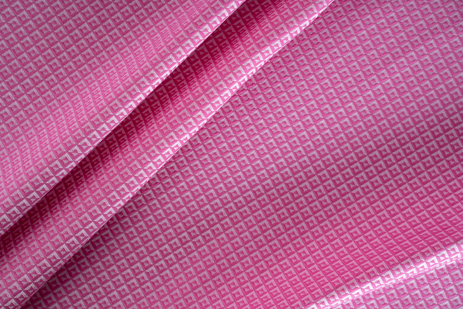 Fuxia Cotton, Polyester Apparel Fabric UN001213
