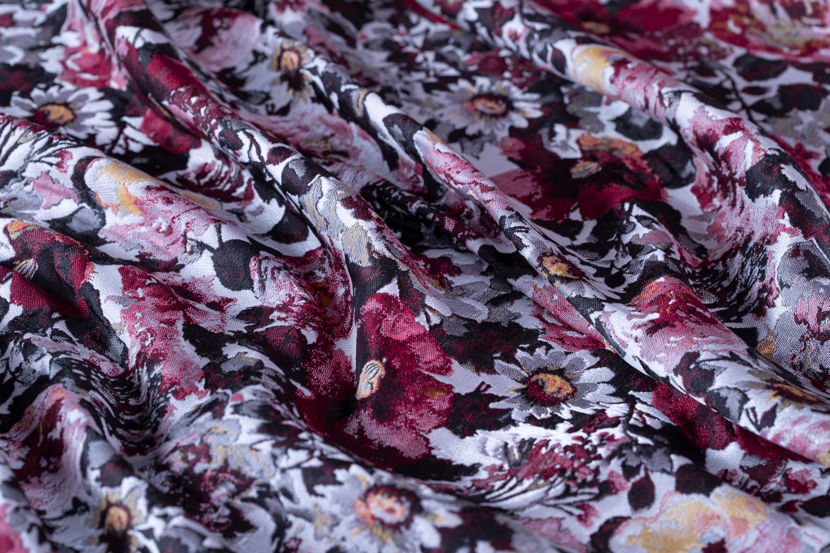 Black, Multicolor, Red Polyester, Silk Apparel Fabric UN001239