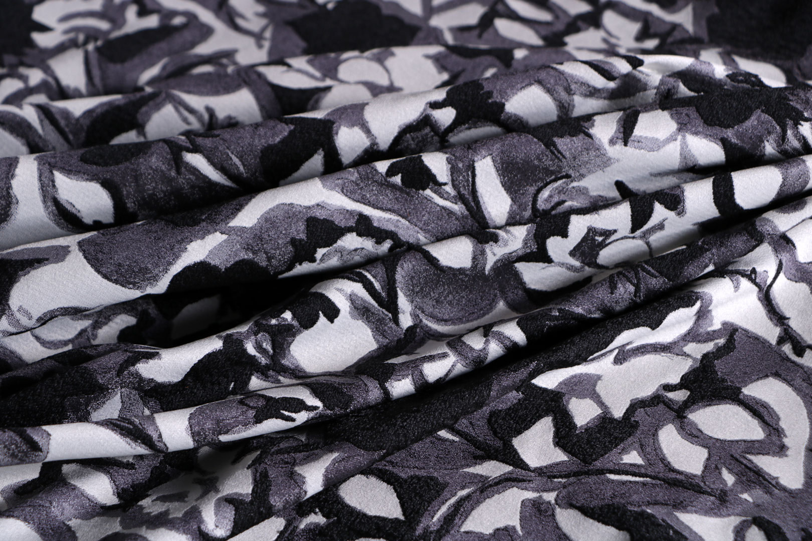 Black, White Polyester, Silk Apparel Fabric UN001258