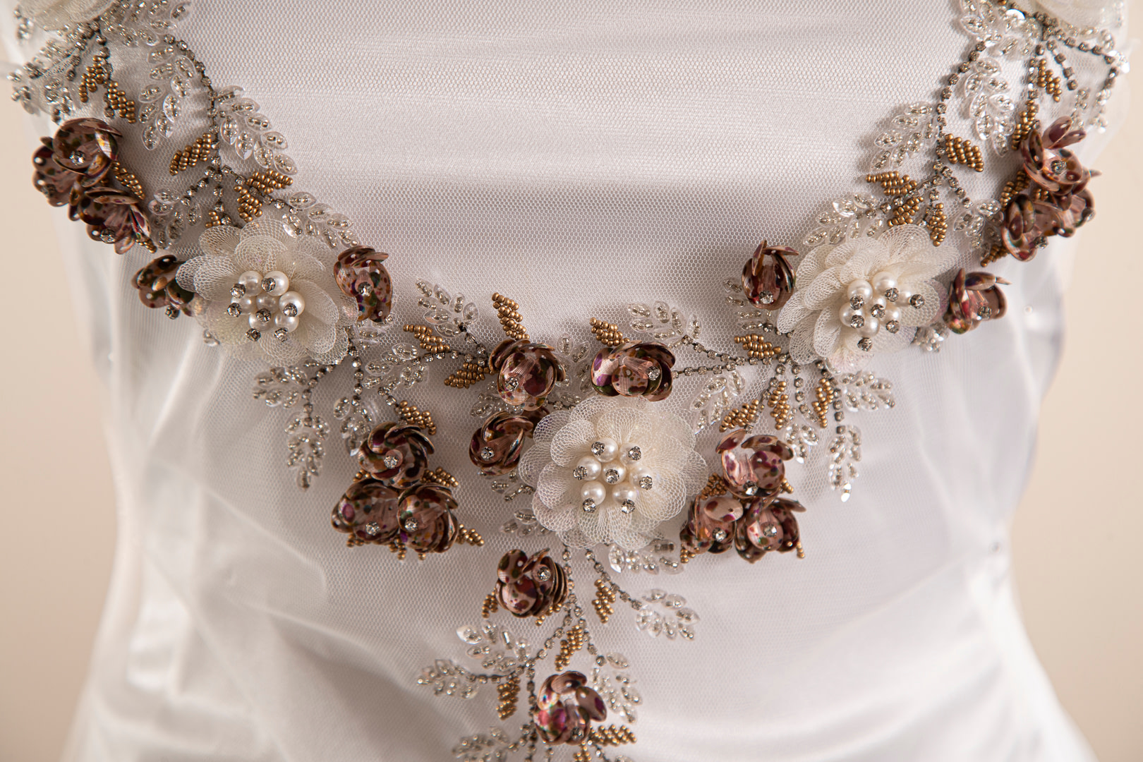 Applicazione su tulle con ricamo di fiori e perle, per abito da sposa o cerimonia | new tess