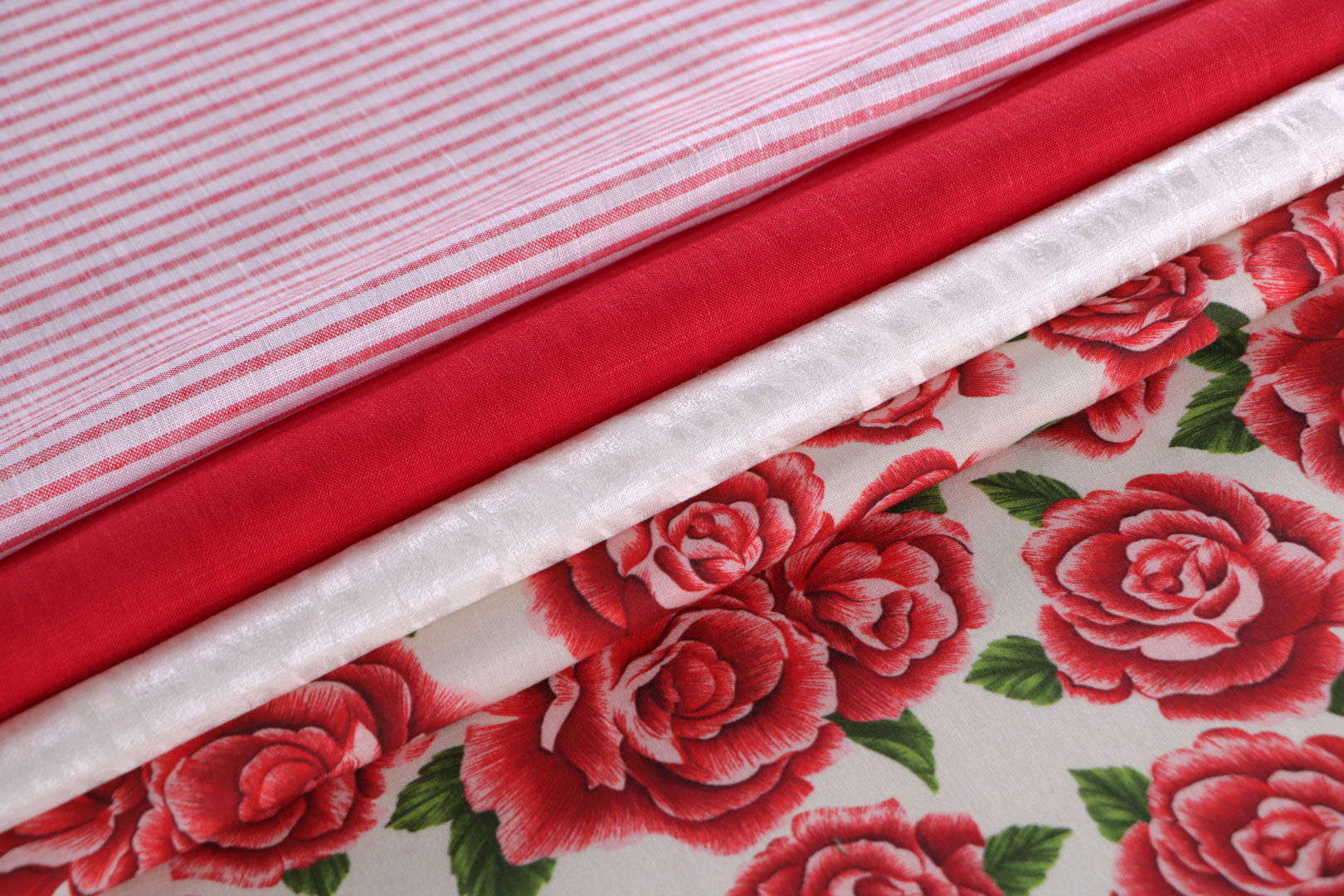 Red and white linen apparel fabrics - I love linen 2022 - new tess