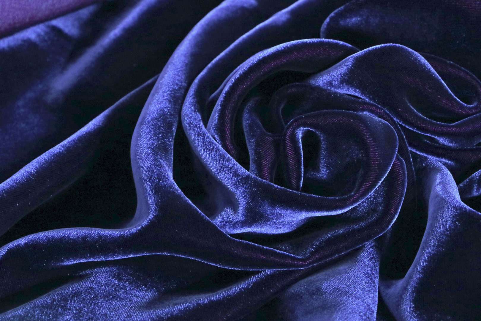 Sapphire blue silk and viscose velvet fabric for dressmaking