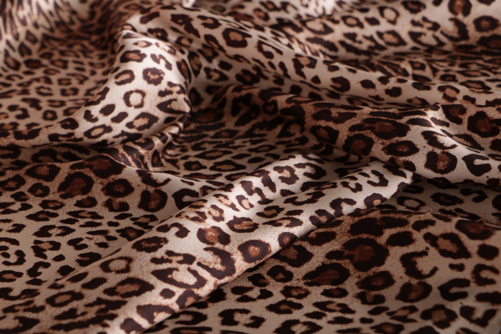 Tissu imprimé à motif animalier en pure soie | new tess
