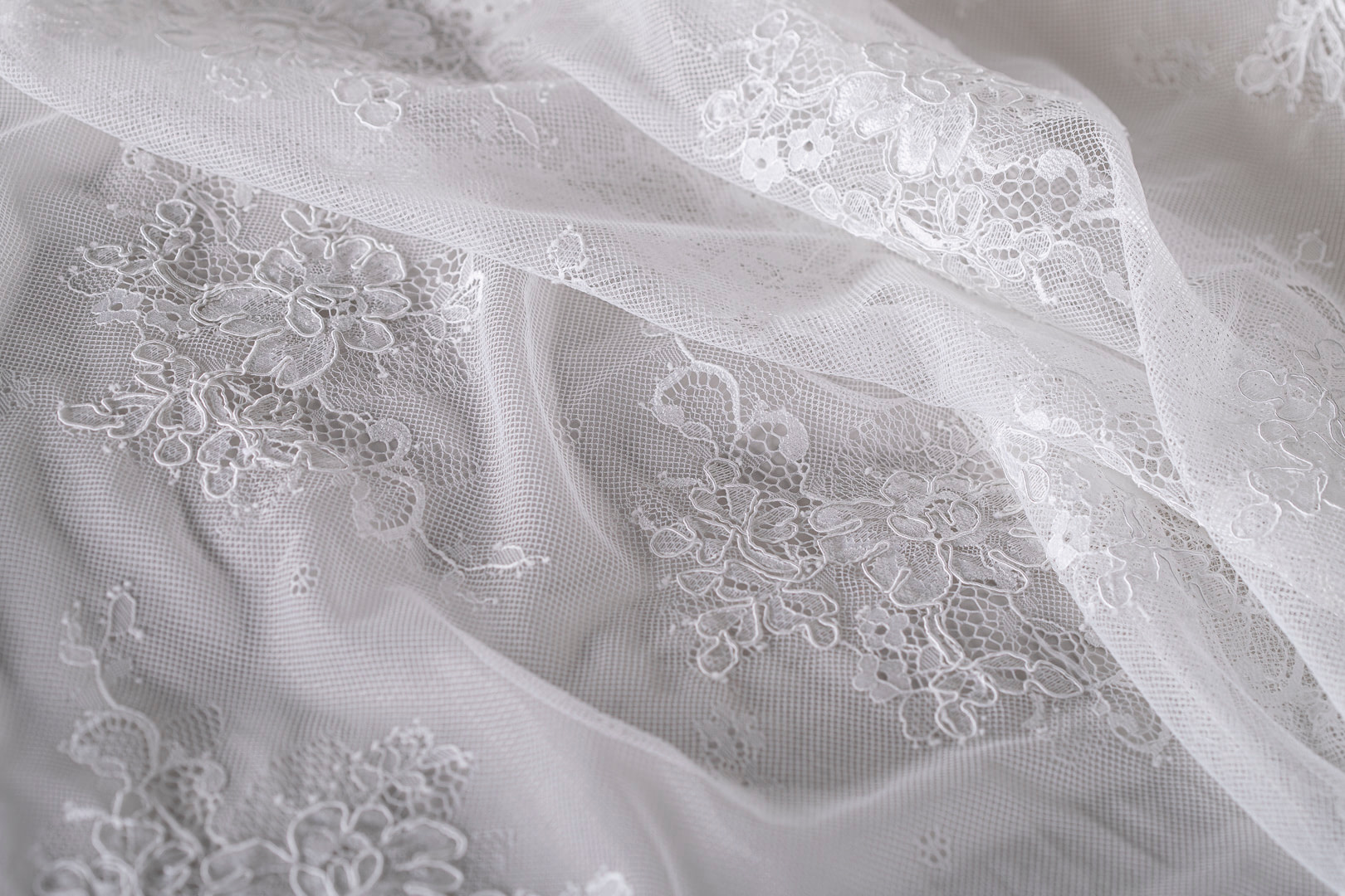 Riu RちゃんEmbroidery lace tops ホワイト 美品 Riu RちゃんEmbroidery lace tops ホワイト 美品