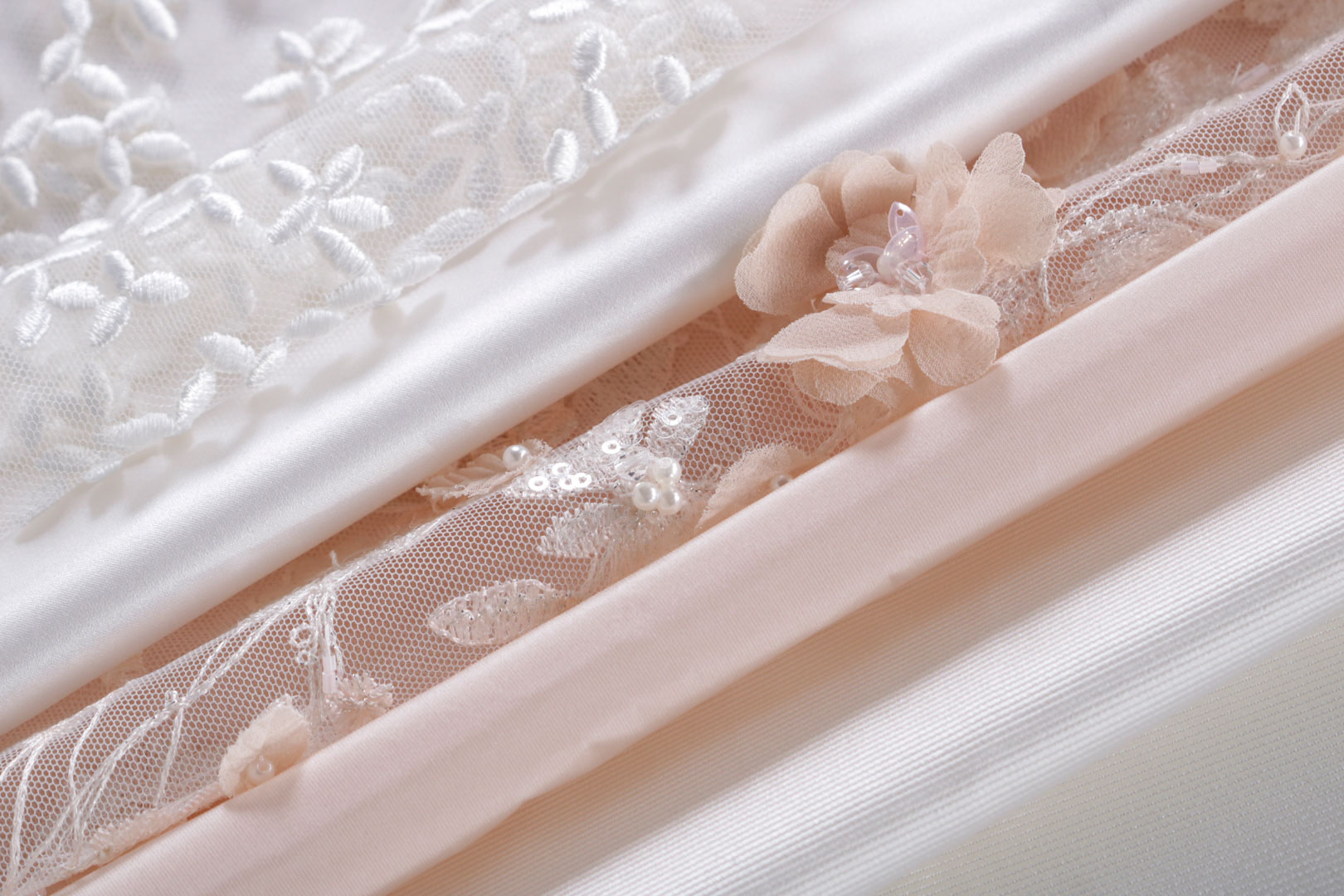 Tessuti in seta e pizzi per abito da sposa | new tess