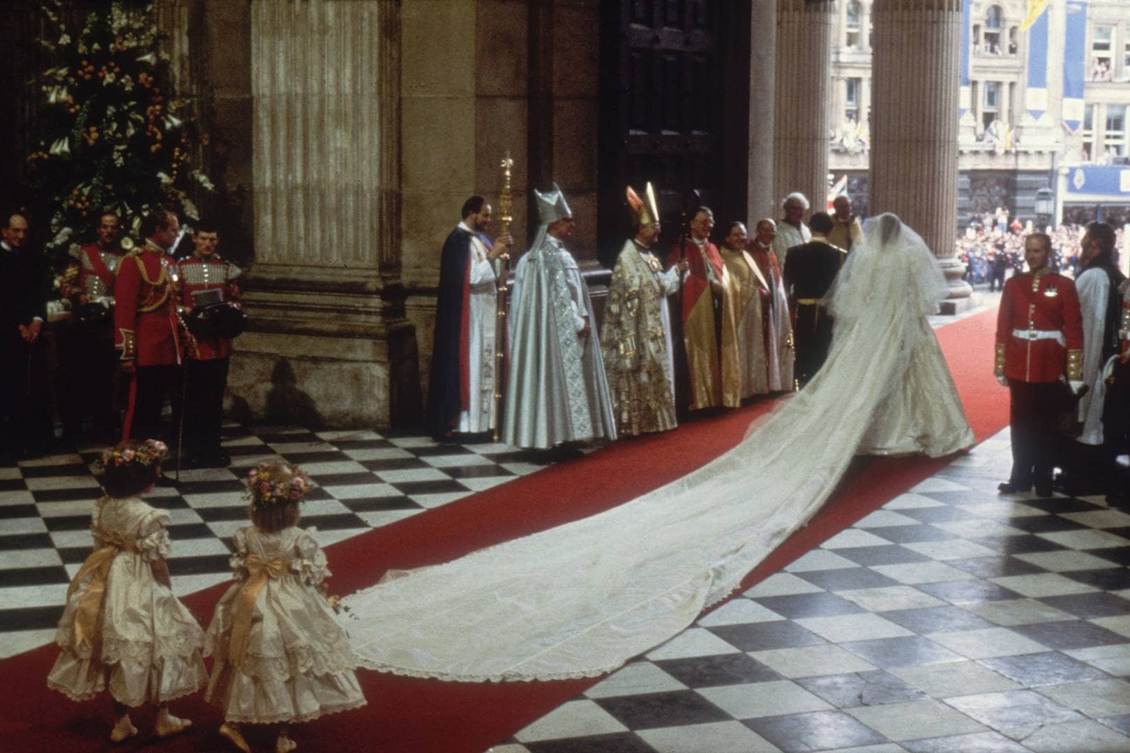 bridal gown of Diana Spencer
