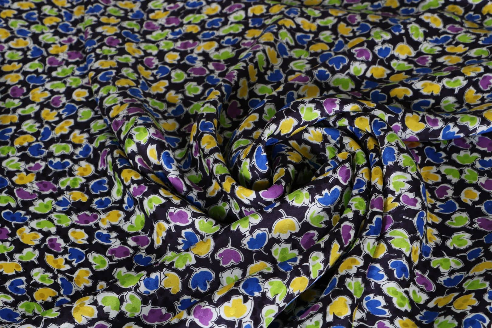 Tessuto Blu, Multicolore, Nero, Viola in Seta, Viscosa per abbigliamento