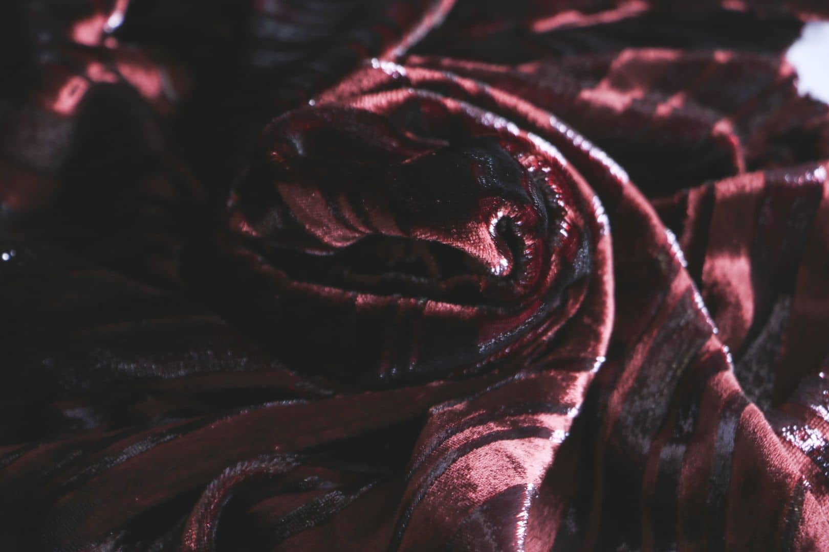 Tissu Rouge en Polyester, Soie, Viscose pour vêtements