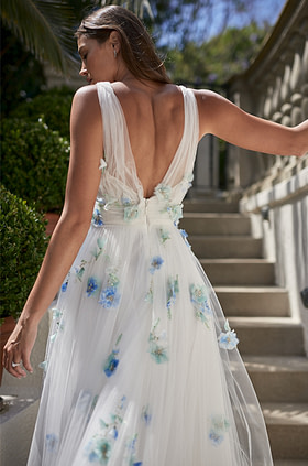 Monique Lhuillier Bridal Spring 2021