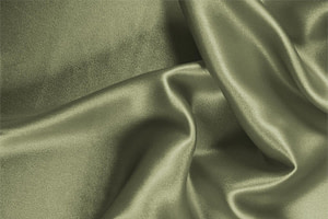Tessuto Crêpe Satin Verde Oliva in Seta per Abbigliamento UN000202