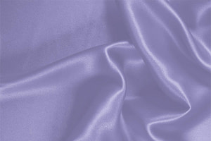 Tessuto Crêpe Satin Viola Glicine in Seta per Abbigliamento UN000175