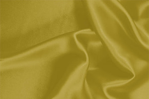 Tessuto Crêpe Satin Giallo Olio in Seta per Abbigliamento UN000204