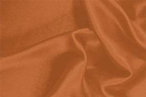 Tessuto Crêpe Satin Arancione Caco in Seta per abbigliamento