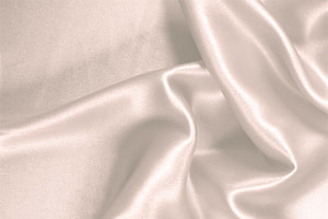 Tessuto Crêpe Satin Rosa Petalo in Seta per Abbigliamento UN000149