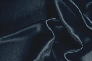 Tessuto Crêpe Satin Blu Calabrone in Seta per Abbigliamento UN000188