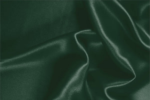 Tessuto Crêpe Satin Verde Pino in Seta per abbigliamento