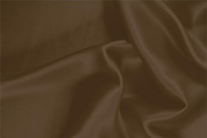 Tessuto Crêpe Satin Marrone Sigaro in Seta per Abbigliamento UN000213