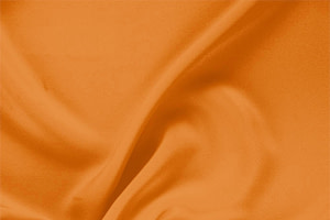 Tessuto Drap Arancione Caco in Seta per Abbigliamento UN000758