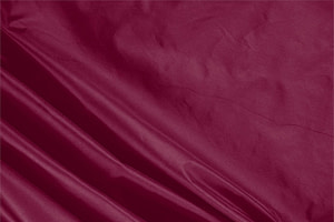 Tessuto Taffetà Rosso Burgundy in Seta per abbigliamento