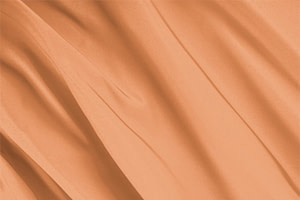 Tessuto Radzemire Arancione Albicocca in Seta per abbigliamento