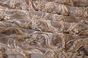 Tissu Couture Fleurs Dentelle et Broderie UN001245