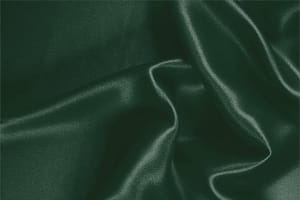 Tessuto Crêpe Satin Verde Pino in Seta per abbigliamento