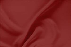 Tessuto Drap Rosso Amaranto in Seta per abbigliamento