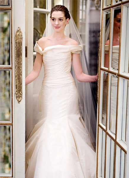 Anne Hathaway in Vera Wang for Bride Wars 2009