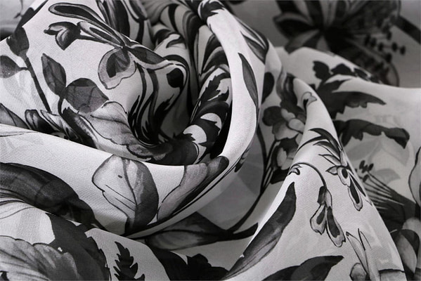 Tessuto Georgette Fiori K00800 Bianco, Nero in Seta