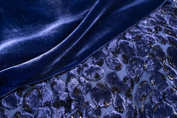 Velluto blu in seta e viscosa per abbigliamento e moda | new tess