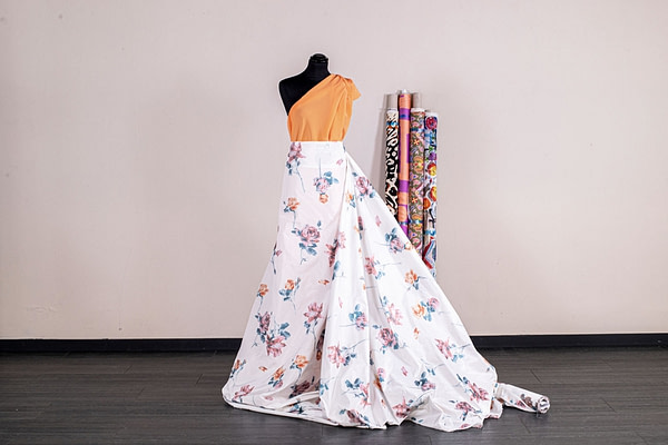 Floral silk taffeta jacquard fabric for dressmaking | new tess
