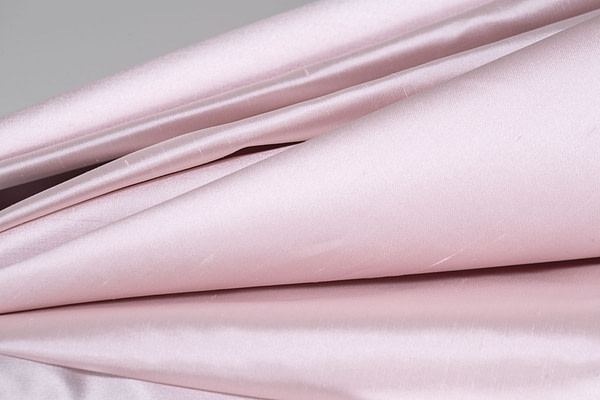Light pink silk shantung fabric for couture and dressmaking | new tess