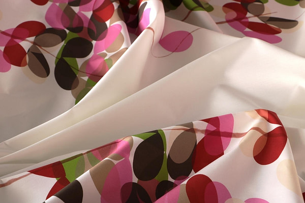Tessuto Bianco, Rosa in Cotone per Abbigliamento ST000131