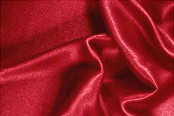 Tessuto Crepe Satin Rubino per Abbigliamento