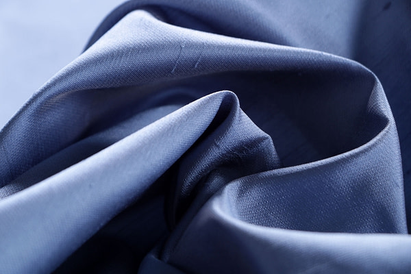 Tissu Couture Satin Shantung Bleu frelon en Soie