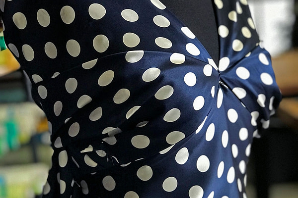 Tissu Raso Se Ominibus Pois 201102 Blanc, Bleu en Soie