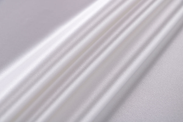 Tessuto Crepe Satin Bianco Ottico in seta per abbigliamento