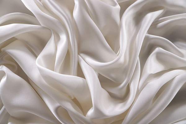 Ivory white crêpe back satin fabric in pure silk | new tess