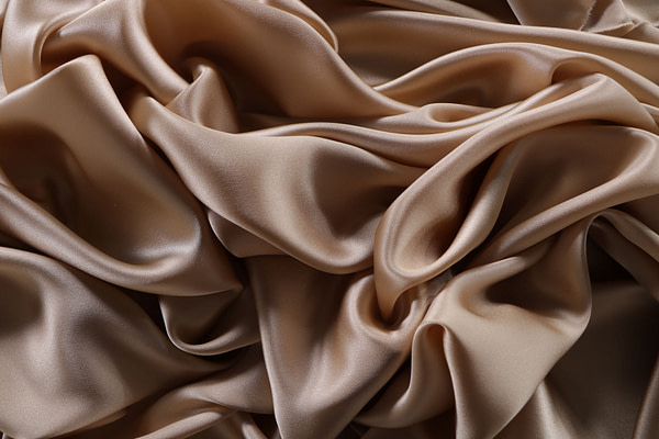 Almond beige crêpe back satin fabric in pure silk | new tess