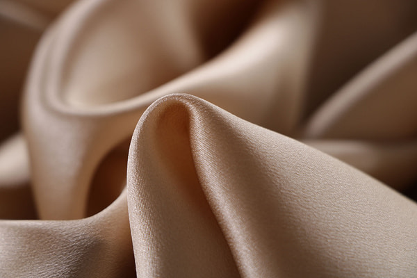 Almond beige crêpe back satin fabric in pure silk | new tess