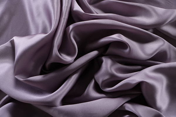 Pewter silver crêpe back satin fabric in pure silk | new tess