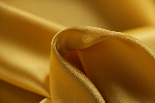 Oil yellow crêpe back satin fabric | new tess