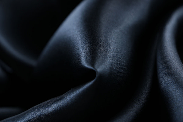 Tessuto Crepe Satin Calabrone per Abbigliamento
