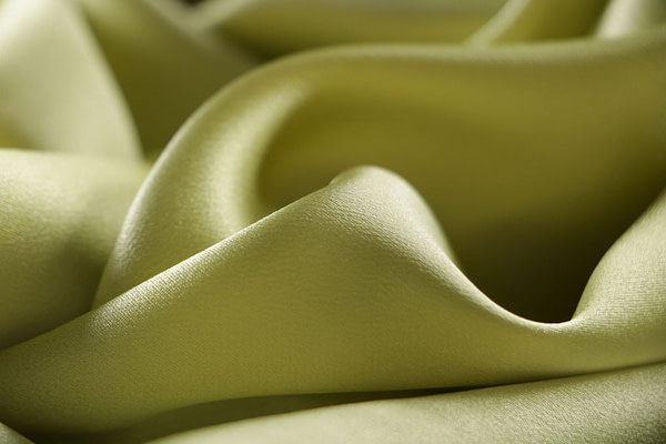 Tessuto Crepe Satin Lime per Abbigliamento