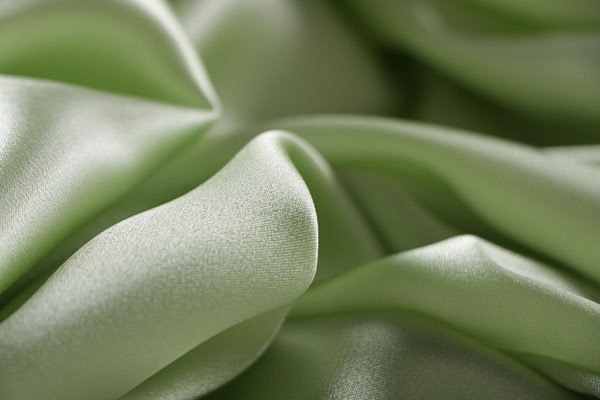 Apple green crêpe back satin fabric in pure silk | new tess
