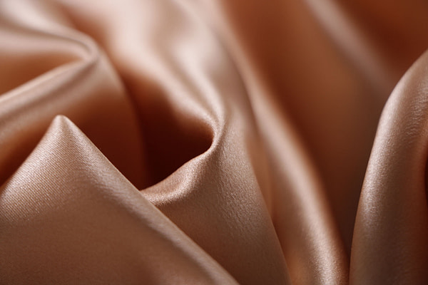 Biscuit beige crêpe back satin fabric in pure silk | new tess