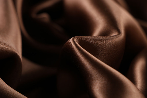 Cigar brown crêpe back satin fabric in pure silk | new tess