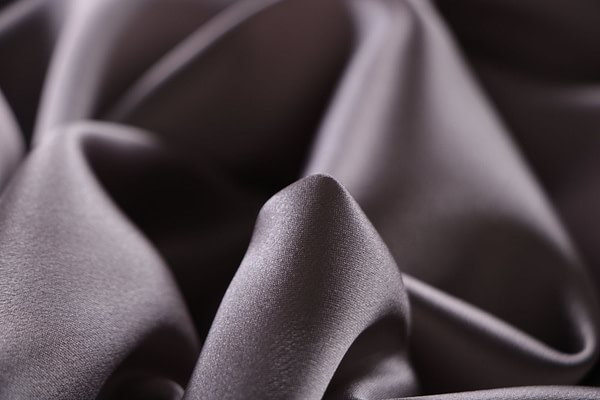 Tessuto Crepe Satin Argento per Abbigliamento