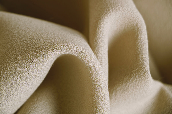 Sand beige wool crêpe fabric | new tess