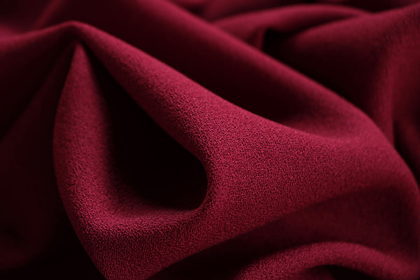 Ruby red wool crêpe fabric | new tess